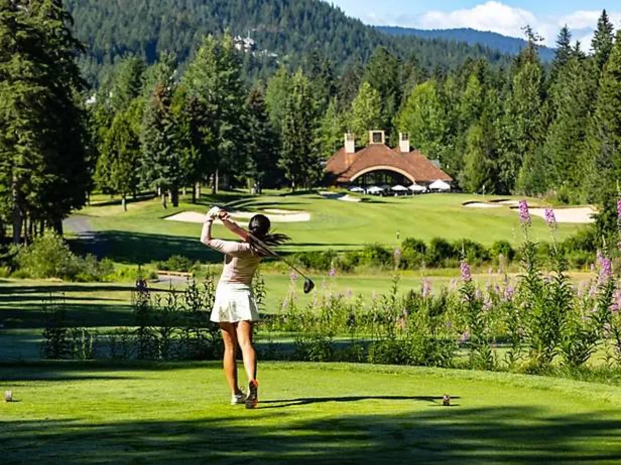 Woman playing golf at Fairmont Château Whistler